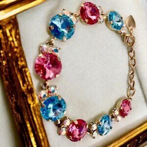 with  two AB crystals to highlight the each crystal.